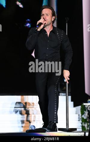 Olly Murs tritt auf der Bühne bei Trentham Live 2023 auf. Natalie Imbruglia unterstützte seinen Titelverteidiger Olly am letzten Abend des Festivals. Stockfoto