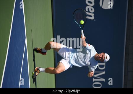 New York, Usa. August 2023. Der Belgier Gauthier Onclin ist während seines Qualifikationsspiels gegen den Argentinier Marco Trungelliti beim US Open Grand Slam Tennis Turnier in Flushing Meadow, New York City, USA, abgebildet. BELGA FOTO TONY BEHAR Credit: Belga News Agency/Alamy Live News Stockfoto