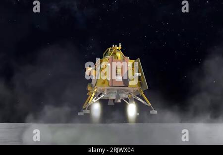 Bengaluru, Indien. August 2023. Ein simuliertes Bild wird auf dem Bildschirm während der Live-Übertragung der Landung der Chandrayaan-3-Raumsonde auf dem Südpol des Mondes am ISRO Telemetry Tracking and Command Network (ISTRAC) Center in Bengaluru am 23. August 2023 abgespielt. Indien schrieb am Mittwoch, den 23. August, Geschichte und wurde die erste Nation, die auf der Südpolregion des Mondes landete. Foto der Indian Space Research Organization (ISRO) / UPI/Alamy Live News Stockfoto
