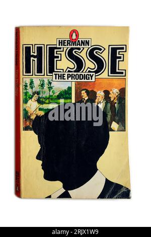 Herman Hesse - The Prodigy - getragener Buchumschlag. Studio eingerichtet. Stockfoto