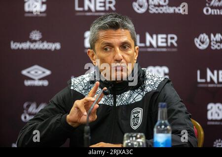 Tynecastle Park, Edinburgh, Großbritannien. August 2023. PAOK Salonika Pressekonferenz und Training vor dem Qualifikationsspiel der UEFA Europa Conference League gegen Heart of Midlothian in Edinburgh, Schottland; PAOK-Manager Razvan Lucescu Credit: Action Plus Sports/Alamy Live News Stockfoto