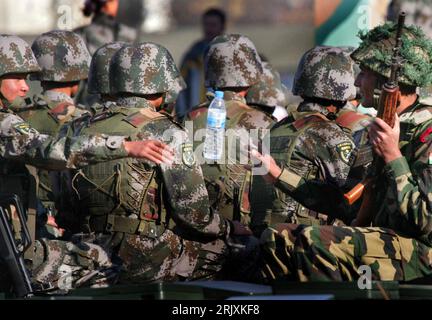 Bildnummer: 52309705 Datum: 23.12.2007 Copyright: imago/Xinhua Chinesische Soldaten anlässlich einer chinesisch-indischen Anti-Terror-Übung in Kunming - PUBLICATIONxNOTxINxCHN , Personen; 2007, Kunming, Soldat, Training, Übung, Manöver, Militärübung, Ausbildung, chinesisches, chinesisches, China , Indien,; , quer, Kbdig, Gruppenbild, Militaer, Staat, Asien; Aufnahmedatum geschätzt Stockfoto