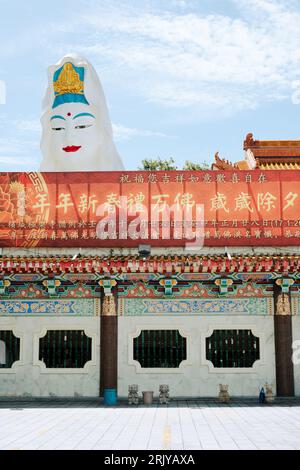 Penang, Malaysia - 6. Juli 2023: Buddha-Statue im Kek Lok Si-Tempel Stockfoto