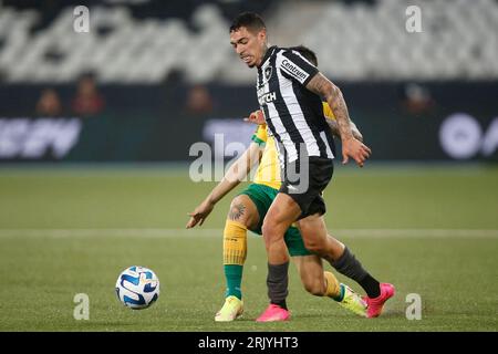 Rio de Janeiro, Brasilien. August 2023. Hugo von Botafogo, während des Spiels zwischen Botafogo und Defensa y Justicia für das erste Viertelfinale der Copa CONMEBOL Sudamericana 2023, im Nilton Santos Stadium in Rio de Janeiro, Brasilien am 23. August. Foto: Satiro Sodre/DiaEsportivo/Alamy Live News Credit: DiaEsportivo/Alamy Live News Stockfoto