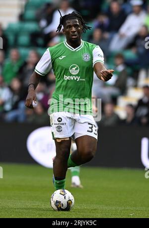 Edinburgh, Großbritannien. August 2023. Rocky Bushiri von Hibernian während des Qualifikationsspiels der UEFA Europa Conference League in der Easter Road, Edinburgh. Auf dem Bild sollte stehen: Neil Hanna/Sportimage Credit: Sportimage Ltd/Alamy Live News Stockfoto