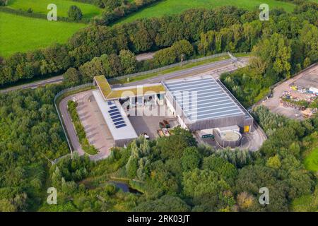 Allgemeine Sicht aus der Luft des Dorset Council Haushaltmüllrecyclingzentrums in Broomhills in Bridport in Dorset. Stockfoto