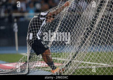 Rio de Janeiro, Brasilien. August 2023. Luis Henrique von Botafogo, während des Spiels zwischen Botafogo und Defensa y Justicia für das erste Viertelfinale der Copa CONMEBOL Sudamericana 2023, im Nilton Santos Stadium in Rio de Janeiro, Brasilien am 23. August. Foto: Satiro Sodre/DiaEsportivo/Alamy Live News Credit: DiaEsportivo/Alamy Live News Stockfoto