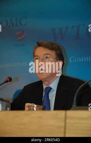 Bildnummer: 52636149 Datum: 29.07.2008 Copyright: imago/Xinhua Peter Mandelson (Großbritannien/EU-Handelskommissar) während einer Pressekonferenz zum WTO-Treffen in Genf - PUBLICATIONxNOTxINxCHN, Personen; Premiere, 2008, Genf, Politik, Pressekonferenz, Pressekonferenz, Welthandelsorganisation; , hoch, Kbdig, Einzelbild, Randbild, People Bildnummer 52636149 Datum 29 07 2008 Copyright Imago XINHUA Peter Mandelson UK EU-Handelskommissar während einer Pressekonferenz zu WTO-Treffen in Genf PUBLICATIONxNOTxINxCHN People Premiere 2008 Genfer Politik Pressekonferenz Pressekonferenz World TR Stockfoto