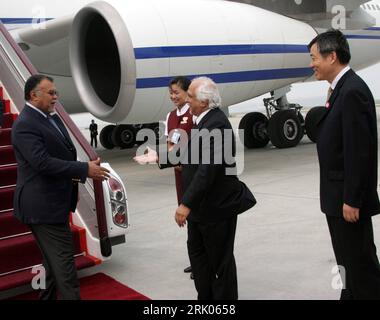 Bildnummer: 52646234 Datum: 07.08.2008 Copyright: imago/Xinhua Prince Bandar bin Sultan bin Abdulaziz (li., Saudi Arabien/Generalsekretär Nationaler Sicherheitsrat) während seines Eintreffens zu den Olympischen Spielen 2008 in Peking - PUBLICATIONxNOTxINxCHN , Personen; 2008, Peking, Olympische, Olympia, Politik; , quer, Kbdig, Gruppenbild, Randbild, People Prinz Abd al Aziz Abdal Abdalaziz ibn bin Al Saud 52646234 Datum 07 08 2008 Copyright Imago XINHUA Prinz Bandar am Sultan am Abdul Aziz verließ den Saudi-arabischen Generalsekretär National Security Council während seiner Ankunft bei den Olympischen Spielen Stockfoto