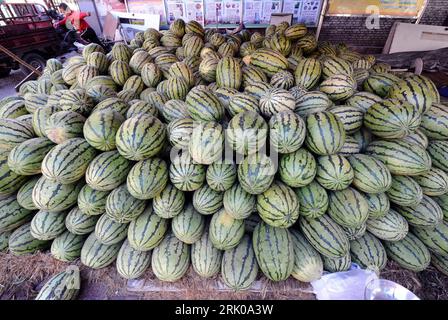 Bildnummer: 52676272 Datum: 31.08.2008 Copyright: imago/Xinhua Melonen auf dem Markt in Taiyuan PUBLICATIONxNOTxINxCHN , Objekte; 2008, China, Taiyuan, Shanxi , Melone, Wassermelone; , quer, Kbdig, Total, Einzelhandel, Wirtschaft, , , Asien Bildnummer 52676272 Datum 31 08 2008 Copyright Imago XINHUA Melonen auf dem Markt in Taiyuan PUBLICATIONxNOTxINxCHN Objekte 2008 China Taiyuan Shanxi Melon Watermelon Horizontal Kbdig Long Shot Retail Economy Asia Stockfoto