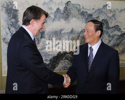 Bildnummer: 52711447  Datum: 25.09.2008  Copyright: imago/Xinhua Peter Mandelson (li., Großbritannien/EU-Handelskommissar) und Vizepremierminister Wang Qishan (China) in Peking  PUBLICATIONxNOTxINxCHN , Personen , optimistisch; 2008, Peking,  Politik, Pressetermin, shakehands; , quer, Kbdig, Gruppenbild, close,  , People    Bildnummer 52711447 Date 25 09 2008 Copyright Imago XINHUA Peter Mandelson left UK EU Trade Commissioner and Deputy Prime Minister Wang Qishan China in Beijing PUBLICATIONxNOTxINxCHN People optimistic 2008 Beijing politics Press call Shake Hands horizontal Kbdig Group photo Stock Photo