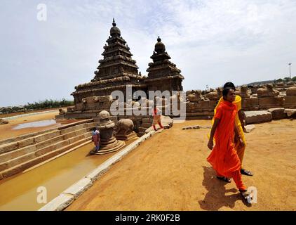 Bildnummer: 52724148  Datum: 25.09.2008  Copyright: imago/Xinhua Shore Tempel in Mahabalipuram, Indien PUBLICATIONxNOTxINxCHN , Gebäude, außen, Außenansicht , Landschaft , Personen; 2008, Mahabalipuram, Indien   , Land, Leute; , quer, Kbdig, Totale, Hinduismus, Religion,  , Reisen, Asien    Bildnummer 52724148 Date 25 09 2008 Copyright Imago XINHUA Shore Temple in Mahabalipuram India PUBLICATIONxNOTxINxCHN Building exterior exterior view Landscape People 2008 Mahabalipuram India Country People horizontal Kbdig long shot Hinduism Religion Travel Asia Stock Photo