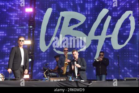 Henley on Thames, Großbritannien. August 2023. UB40 treten auf der Bühne während des Rewind Festival South 2023 auf, in Temple Island Meadows. Quelle: SOPA Images Limited/Alamy Live News Stockfoto