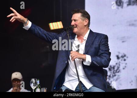 Henley on Thames, Großbritannien. August 2023. Tony Hadley spielt auf der Bühne während des Rewind Festival South 2023 in Temple Island Meadows. (Foto: James Warren/SOPA Images/SIPA USA) Credit: SIPA USA/Alamy Live News Stockfoto