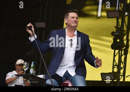 Henley on Thames, Großbritannien. August 2023. Tony Hadley spielt auf der Bühne während des Rewind Festival South 2023 in Temple Island Meadows. Quelle: SOPA Images Limited/Alamy Live News Stockfoto