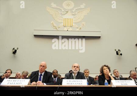 Bildnummer: 52777723  Datum: 18.11.2008  Copyright: imago/Xinhua Notenbankchef Ben Bernanke (Mitte), Finanzminister Henry Paulson (li., USA) und Sheila Bair (Vorsitzende FDIC) in Washington DC - PUBLICATIONxNOTxINxCHN, Personen; premiumd, 2008, Washington DC, Politik, Wirtschaft, Federal Deposit Insurance Corporation , Pressekonferenz , Pressetermin; , quer, Kbdig, Gruppenbild, Randbild, People    Bildnummer 52777723 Date 18 11 2008 Copyright Imago XINHUA Central bank chief Ben Bernanke centre Finance Minister Henry Paulson left USA and Sheila Bair Chairman FDIC in Washington DC PUBLICATIONxNO Stock Photo