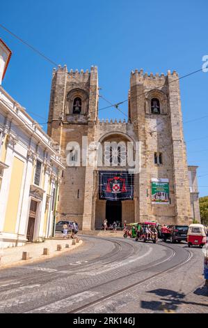 Lissabon, Portugal - 30. Juli 2023: Kathedrale von Lissabon in der Altstadt von Lissabon. Stockfoto