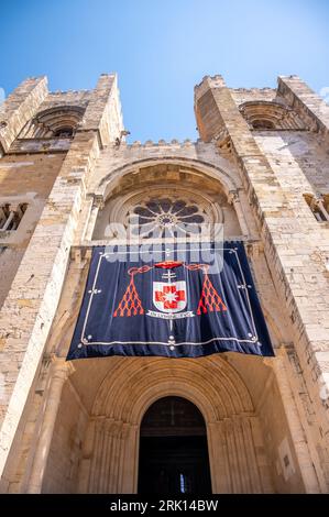 Lissabon, Portugal - 30. Juli 2023: Kathedrale von Lissabon in der Altstadt von Lissabon. Stockfoto