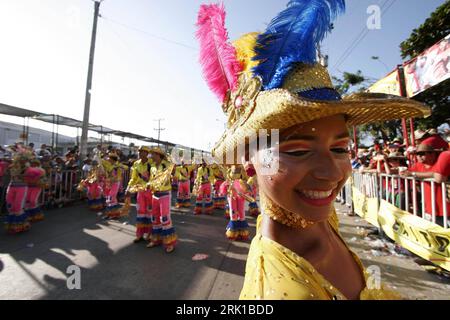 Bildnummer: 52902926  Datum: 21.02.2009  Copyright: imago/Xinhua Teilnehmer auf dem Karneval in Barranquilla, Kolumbien PUBLICATIONxNOTxINxCHN, Personen , optimistisch , Freude; 2009, Barranquilla, Straßenfeste , traditionelle Feste , Fasching, Karnevalsumzug, Verkleidung, Kostüm; , quer, Kbdig, Gruppenbild, close,  ,  , Südamerika    Bildnummer 52902926 Date 21 02 2009 Copyright Imago XINHUA Participants on the Carnival in Barranquilla Colombia PUBLICATIONxNOTxINxCHN People optimistic happiness 2009 Barranquilla Street festivals traditional parties Carnival Carnival parade Covering Costume ho Stock Photo