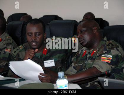 Bildnummer: 52926677  Datum: 11.03.2009  Copyright: imago/Xinhua Soldaten der Nationalarmee von Uganda (UPDF) während einer Konferenz zur Bildung eines Netzwerkes gegen HIV/AIDS innerhalb der afrikanischen Militärs in Jinja - Uganda - PUBLICATIONxNOTxINxCHN, Personen; 2009, Jinja, Gesundheit, Bekämpfung, Uganda Peoples Defence Force; , quer, Kbdig, Gruppenbild,  , Militaer, Staat,  , Afrika    Bildnummer 52926677 Date 11 03 2009 Copyright Imago XINHUA Soldiers the National army from Uganda UPDF during a Conference to Education a Network against HIV AIDS within the African Military in jinja Uga Stock Photo