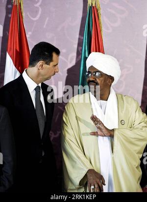 Bildnummer: 52952875 Datum: 30.03.2009 Copyright: imago/Xinhua Präsident Bashar al-Assad (li. Syrien) und Präsident Omar Hassan al-Bashir (Sudan) während der Eröffnung des Gipfeltreffens der Arabischen Liga in Doha - Katar - PUBLICATIONxNOTxINxCHN , Personen , Ratlosigkeit , pessimistisch; 2009, Doha, Gipfel, Gipfeltreffen, Treffen, Arabische Politik; , hoch, Kbdig, Gruppenbild, Randbild, People Bildnummer 52952875 Datum 30 03 2009 Copyright Imago XINHUA Präsident Bashar Al Assad verließ Syrien und Präsident Omar Hassan Al Bashir Sudan während der Eröffnung des Gipfels der Arabischen Liga in Doha QAT Stockfoto