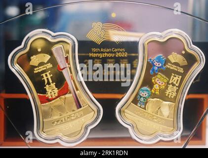 HANGZHOU, CHINA - 24. AUGUST 2023 - Goldbarren für die Eröffnungs- und Abschlusszeremonien der 19. Asienspiele werden bei den Hangzhou Asian Games fran gesehen Stockfoto