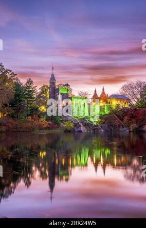 Central Park, New York City at Belvedere Castle during an autumn twilight. Stockfoto