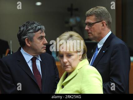 Bildnummer: 53133782 Datum: 19.06.2009 Copyright: imago/Xinhua Bundeskanzlerin Angela Merkel (Deutschland/CDU) neben Premierminister Gordon Brown (li., Großbritannien) und Premierminister Matti Vanhanen (re., Finnland) anlässlich eines EU-Gipfeltreffens in Brüssel - PUBLICATIONxNOTxINxCHN , Personen; 2009, Brüssel, Politik, Premiumd; , quer, Kbdig, Gruppenbild, Close, Randbild, People Bildnummer 53133782 Datum 19 06 2009 Copyright Imago XINHUA Kanzlerin Angela Merkel Deutschland CDU neben Premierminister Gordon Brown verließ das Vereinigte Königreich und Premierminister Matti Vanhanen rechts Finnland während eines EU-Gipfels Stockfoto