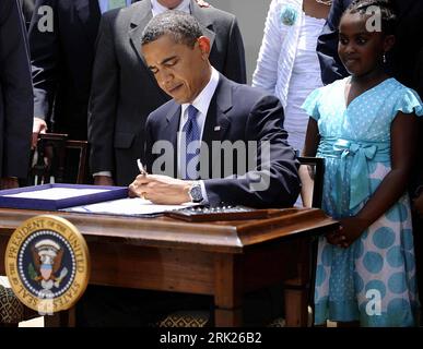 Bildnummer: 53149713  Datum: 22.06.2009  Copyright: imago/Xinhua Präsident Barack Obama (USA) während der Unterzeichnung des - Family Smoking Prevention and Tobacco Control Act - in Washington PUBLICATIONxNOTxINxCHN, Personen , premiumd; 2009, Washington, Pressetermin, Politik, Tabakgesetz; , quer, Kbdig, Gruppenbild, Randbild, People    Bildnummer 53149713 Date 22 06 2009 Copyright Imago XINHUA President Barack Obama USA during the Signature the Family Smoking Prevention and Tobacco Control ACT in Washington PUBLICATIONxNOTxINxCHN People premiumd 2009 Washington Press call politics Tobacco Ac Stock Photo