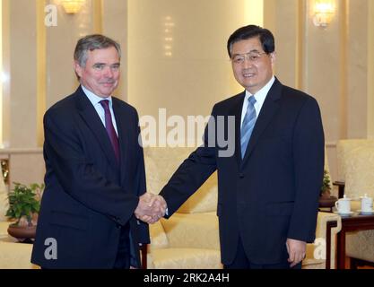 Bildnummer: 53154653  Datum: 24.04.2009  Copyright: imago/Xinhua  Chinese President Hu Jintao (R) meets with Speaker of the French National Assembly Bernard Accoyer at the Great Hall of the  in Beijing, capital of China, April 24, 2009.   kbdig   People, Politik quer    Image number 53154653 Date 24 04 2009 Copyright Imago XINHUA Chinese President HU Jintao r Meets With Speaker of The French National Assembly Bernard Accoyer AT The Great Hall of The in Beijing Capital of China April 24 2009 Kbdig Celebrities politics horizontal Stock Photo