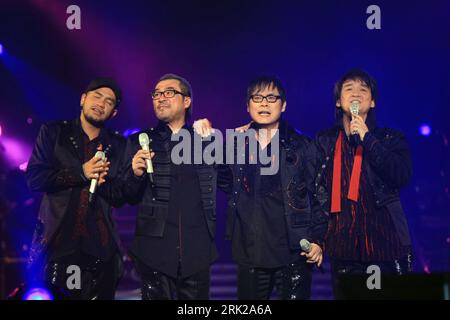 Bildnummer: 53154748  Datum: 16.05.2009  Copyright: imago/Xinhua  Chang Chen-yue, Jonathan Lee, Dai Yau Law and Chow Wah Kin (from left to right) perform at the Super Band Tianjin Concert in Tianjian, May 15, 2009. kbdig People, Musik, Aktion quer    Image number 53154748 Date 16 05 2009 Copyright Imago XINHUA Chang Chen Yue Jonathan Lee Dai Yau Law and Chow Wah Kin from left to Right perform AT The Super Tie Tianjin Concert in Tian Jian May 15 2009 Kbdig Celebrities Music Action shot horizontal Stock Photo