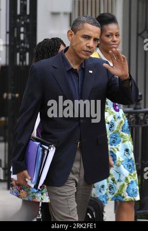 Bildnummer: 53178503 Datum: 05.07.2009 Copyright: imago/Xinhua (090706) -- WASHINGTON, 6. Juli 2009 (Xinhua) -- US-Präsident Barack Obama und First Lady Michelle gehen am 5. Juli 2009 auf dem Weg nach Moskau, auf dem South Lawn of the White House, Washington, in Richtung Marine One. (Xinhua/Zhang Yan) (zx) People Politik kbdig xkg (090706) -- WASHINGTON, 6. Juli 2009 (Xinhua) -- US-Präsident Barack Obama und erste Dame Michelle Walk towards der eins en Route an Moscow, auf der South Rasen of der Ehefrau, Frau, Familie hoch ie Bildnummer 53178503 Date 05 07 2009 Copyright Imago XINHUA Stockfoto