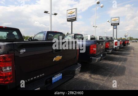 Bildnummer: 53191340 Datum: 30.05.2009 Copyright: imago/Xinhua (090710) -- NEW YORK, (Xinhua) -- Chevrolet-Abholer werden vor einem zu schließenden General Motors (GM)-Händler in Michigan, den Vereinigten Staaten, in dieser Datei gesehen, die am 30. Mai 2009 aufgenommen wurde. GM, einst der größte und leistungsstärkste Automobilhersteller der Welt, verließ Chapter 11 Protection am Freitag nach einer 40-tägigen Umstrukturierung am 10. Juli 2009. (Xinhua/Gu Xinrong) (yy) (6)US-AUTO C0MPANY-GM PUBLICATIONxNOTxINxCHN Wirtschaft Autoindustrie kbdig xub 2009 quer premiumd o0 USA, Auto Bildnummer 53191340 Datum 30 05 2009 Copyright Imago XINHUA 090 Stockfoto