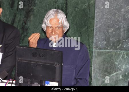 Bildnummer: 53214997  Datum: 20.07.2009  Copyright: imago/Xinhua (090720) -- DHAKA, July 20, 2009 (Xinhua) -- Former Indian President APJ Abdul Kalam gives a lecture  in Dhaka, capital of Bangladesh, on July 20, 2009.  (Xinhua) (nxl) (1)BANGLADESH-DHAKA-INDIA-APJ ABDUL KALAM-VISIT  PUBLICATIONxNOTxINxCHN  People Politik premiumd kbdig xsk  2009 quer    Bildnummer 53214997 Date 20 07 2009 Copyright Imago XINHUA 090720 Dhaka July 20 2009 XINHUA Former Indian President APJ Abdul Kalam Gives a Lecture in Dhaka Capital of Bangladesh ON July 20 2009 XINHUA nxl 1 Bangladesh Dhaka India APJ Abdul Kala Stock Photo