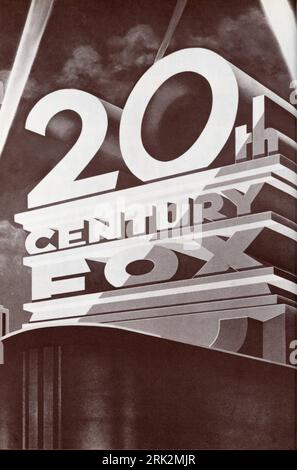 20th CENTURY FOX Logo von der Innenseite der Broschüre für die Royal Film Performance 1981 auf dem Odeon Leicester Square am Montag, den 30. März von BEN CROSS IAN CHARLESON in CARRIOTS OF FIRE 1981 Regisseur HUGH HUDSON Autor Colin Welland Music Vangelis Produzent David Puttnam Executive Producers Jake Eberts und Dodi Fayed Enigma Productions / Allied Stars Ltd / Twentieth Century Fox Film Company Stockfoto