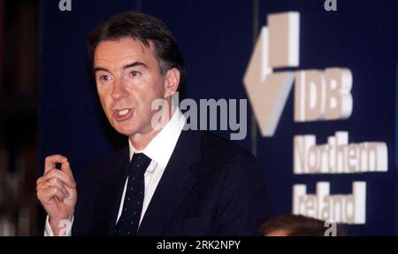 Aktenfoto vom 10/99 von Peter Mandelson in seiner ersten Keynote-Rede als neuer Nordirland-Sekretär. Herrn Mandelson wurde geraten, die Republik Irland nicht als "Freistaat" oder "republikanische Regierung" zu bezeichnen, als er im Oktober 1999 sein Amt antrat. Ausgabedatum: Donnerstag, 24. August 2023. Stockfoto