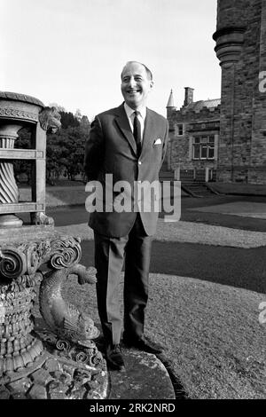 Aktenfoto vom 02/69 von Kapitän Terence O'Neill, dem nordirischen Premierminister, während der Parlamentswahlen. In den 1960er Jahren wurde mit Herrn O'Neill ein Vorschlag für einen Tunnel zwischen Nordirland und Schottland vorgelegt, neu entschlüsselte Akten haben ergeben. Ausgabedatum: Donnerstag, 24. August 2023. Stockfoto