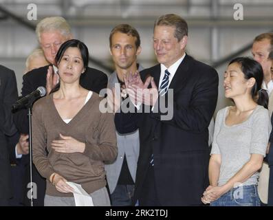 Bildnummer: 53246245 Datum: 05.08.2009 Copyright: imago/Xinhua (09085) -- LOS ANGELES, 5. August 2009 (Xinhua) -- die beiden befreiten US-Journalisten Laura Ling (L Front) und Euna Lee (R Front) sprechen am 5. August 2009 in Burbank, Kalifornien, nach ihrer Rückkehr aus der Demokratischen Republik Korea (DVRK) in die Vereinigten Staaten. (Xinhua/Qi Heng) (10)U.S.-BURBANK-FREED JOURNALISTS-ARRIVAL PUBLICATIONxNOTxINxCHN People JOURNALISTEN Journalistin Freilassung USA Nordkorea Politik kbdig xdp 2009 quer premiumd Bildnummer 53246245 Datum 05 08 2009 Copyright Imago XINHUA 09085 Los Angele Stockfoto
