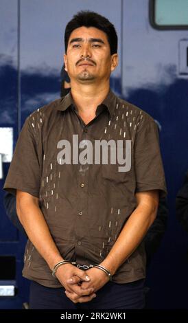 Bildnummer: 53255189  Datum: 10.08.2009  Copyright: imago/Xinhua (090811) -- MEXICO CITY, August 11, 2009 (Xinhua) -- Dimas Diaz, a mid-ranking member of the Sinaloa cartel in northwestern Mexico, is shown to the media in Mexico City August 10, 2009. Dimas Diaz was arrested on Sunday in the Sinaloa state capital of Culiacan and is believed to have been plotting to assassinate President Felipe Calderon in revenge for the army s crackdown on trafficking, a senior police official said on Monday. (Xinhua/David de la Paz) (1)MEXICO-MEXICO CITY-DRUG-TRAFFICKERS  PUBLICATIONxNOTxINxCHN  Staat Polizei Stock Photo