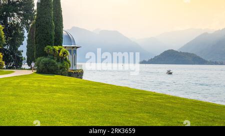 Maurischer Kiosk, Italienisch: Chiosco Moresco, Pavillon in den botanischen Gärten der Villa Melzi, Bellagio, Comer See, Italien Stockfoto