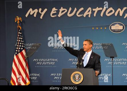Bildnummer: 53331725  Datum: 08.09.2009  Copyright: imago/Xinhua WASHINGTON, U.S. President Barack Obama delivers a speech to students around the country at Wakefield High School in Arlington, the State of Virginia, near Washington DC, the United States of America, Sept. 8, 2009, which was also the first school day after summer break. The President repeatedly urged students to work hard and stay in school. (Xinhua/Jiang Guopeng) (gj) (1)U.S.-WASHINGTON-FIRST SCHOOL DAY-OBAMA PUBLICATIONxNOTxINxCHN People Politik kbdig xub 2009 quer premiumd o0 Schriftzug o00 USA    Bildnummer 53331725 Date 08 Stock Photo