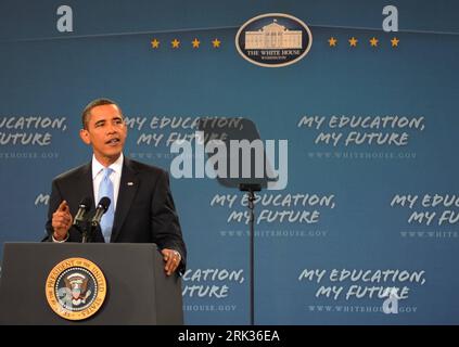 Bildnummer: 53331727  Datum: 08.09.2009  Copyright: imago/Xinhua WASHINGTON, U.S. President Barack Obama delivers a speech to students around the country at Wakefield High School in Arlington, the State of Virginia, near Washington DC, the United States of America, Sept. 8, 2009, which was also the first school day after summer break. The President repeatedly urged students to work hard and stay in school. (Xinhua/Jiang Guopeng) (gj) (3)U.S.-WASHINGTON-FIRST SCHOOL DAY-OBAMA PUBLICATIONxNOTxINxCHN People Politik kbdig xub 2009 quer premiumd o0 Schriftzug o00 USA    Bildnummer 53331727 Date 08 Stock Photo