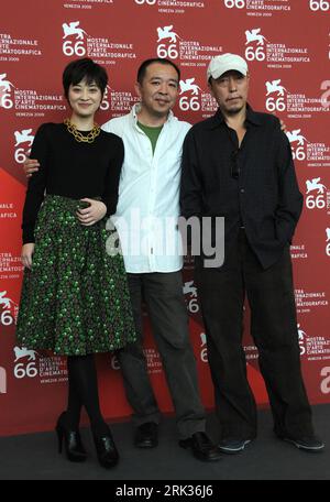 Bildnummer: 53333993  Datum: 09.09.2009  Copyright: imago/Xinhua (090909) -- VENICE, September 9, 2009 (Xinhua) -- Chinese director Liu Jie(C), actor Ni Dahong(R), and actress Mei Ting are pictured during the presentation of their film Touxi (Judge) during the 66th Venice International Film Festival at Venice Lido, on September 9, 2009. (Xinhua/Wu Wei) (yy) (1)ITALY-VENICE-FILM FESTIVAL-JUDGE PUBLICATIONxNOTxINxCHN People Film Pressetermin Venedig o00 Biennale o00 Filmfestival premiumd kbdig xsp 2009 hoch    Bildnummer 53333993 Date 09 09 2009 Copyright Imago XINHUA  Venice September 9 2009 XI Stock Photo