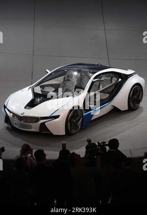 Bildnummer: 53366024  Datum: 15.09.2009  Copyright: imago/Xinhua   FRANKFURT,  (Xinhua)  BMW AG presents its new energy concept vehicle Vison EfficientDynamics during the 2009 Frankfurt International Motor Show (IAA) in Frankfurt, Germany, on Sep. 15, 2009. The world s biggest auto show starts with its media day on September 15 and will open to the public from September 17 to 27. (Xinhua/Luo Huanhuan) (2)GERMANY -FRANKFURT MOTOR SHOW-NEW ENERGY VEHICLES PUBLICATIONxNOTxINxCHN Wirtschaft Messe IAA 2009 Automobilindustrie kbdig xkg 2009 hoch  o0 Internationale Automobilausstellung Auto Fahrzeug Stockfoto