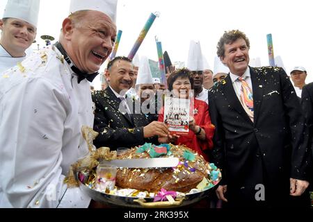 Bildnummer: 53366839 Datum: 16.09.2009 Copyright: imago/Xinhua (090916) -- KUALA LUMPUR, 16. September 2009 (Xinhua) -- Malaysischer Tourismusminister ng Yen (2. R) veranstaltet am 16. September 2009 in Kuala Lumpur eine Förderveranstaltung des Malaysia International Gourmet Festivals 2009. Das einmonatige Festival findet im Oktober statt. (Xinhua/Chong Voon Chung) (wh) (3)MALAYSIA-INTERNATIONAL GOURMET FESTIVAL-PROMOTION PUBLICATIONxNOTxINxCHN People Politik kbdig xmk 2009 quer o0 Koch Freude Bildnummer 53366839 Datum 16 09 2009 Copyright Imago XINHUA Kuala Lumpur 16. September 2009 XINHUA malaysischer Tourismusminister Stockfoto