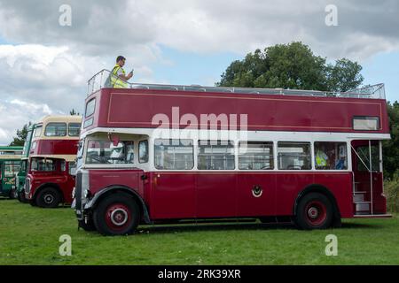 Vintage Doppeldeckerbus mit offenem Oberdeck bei der Provincial Society Bus Rally Gosport Hampshire England Stockfoto