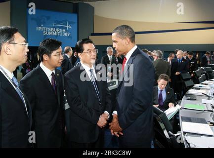 Bildnummer: 53431832  Datum: 25.09.2009  Copyright: imago/Xinhua (090925) -- PITTSBURGH, Sept. 25, 2009 (Xinhua) -- Chinese President Hu Jintao (R2) talks with United States President Barack Obama (R1) ahead of the Group of 20 (G20) Financial Summit in Pittsburgh of the U.S., Sept. 25, 2009. (Xinhua/Ju Peng) (axy) (1)U.S.-PITTSBURGH-G20 SUMMIT-HU JINTAO PUBLICATIONxNOTxINxCHN People Politik G20 G 20 Gipfel Gipfeltreffen kbdig xng 2009 quer premiumd    Bildnummer 53431832 Date 25 09 2009 Copyright Imago XINHUA  Pittsburgh Sept 25 2009 XINHUA Chinese President HU Jintao R2 Talks With United Stat Stockfoto