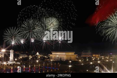 Bildnummer: 53479729  Datum: 01.10.2009  Copyright: imago/Xinhua (091001) -- BEIJING, Oct. 1, 2009 (Xinhua) -- Fireworks explode over the Tian anmen Square in central Beijing during a grand evening gala in the celebrations for the 60th anniversary of the founding of the Republic of China, Oct. 1, 2009. (Xinhua/Liao Yujie) (zj) CHINA-NATIONAL DAY-CELEBRATIONS-FIREWORKS (CN) PUBLICATIONxNOTxINxCHN Nationalfeiertag 60 Jahre Volksrepublik China Feuerwerk kbdig xsk 2009 quer o0 Jubiläum Nacht Tiananmen    Bildnummer 53479729 Date 01 10 2009 Copyright Imago XINHUA  Beijing OCT 1 2009 XINHUA Firework Stock Photo