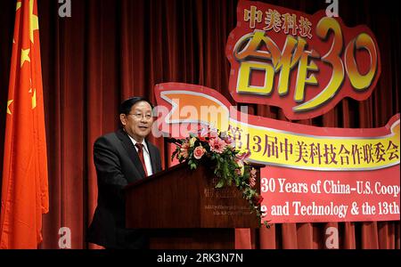 Bildnummer: 53537036  Datum: 16.10.2009  Copyright: imago/Xinhua (091016) -- WASHINGTON, Oct. 16, 2009 (Xinhua) -- Minister of Science and Technology of China Wan Gang adresses the reception for the 13th Joint Commission Meeting of China-United States Cooperation on Science and Technology at the Chinese Embassy in Washington, Oct. 16, 2009. The 13th Joint Commission Meeting of China-United States Cooperation on Science and Technology was held in Washington on Oct. 16. (Xinhua/Zhang Yan) (zcc) (1)U.S.-WASHINGTON-CHINA-SCIENCE-MEETING PUBLICATIONxNOTxINxCHN People Politik premiumd kbdig xsp 2009 Stockfoto