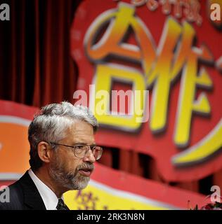 Bildnummer: 53537038 Datum: 16.10.2009 Copyright: imago/Xinhua (091016) -- WASHINGTON, 16. Oktober 2009 (Xinhua) -- John Holdren, Direktor des Büros für Wissenschaft und Technologiepolitik des Weißen Hauses, adressiert den Empfang für die 13. Sitzung der Joint Commission of China-United States Cooperation on Science and Technology in der chinesischen Botschaft am 16. Oktober 2009 in Washington. Die 13. Sitzung der Joint Commission of China-United States Cooperation on Science and Technology fand am 16. Oktober in Washington statt. (Xinhua/Zhang Yan) (zcc) (4)U.S.-WASHINGTON-CHINA-SCIENCE-MEETING PUBLICATIONxNOTxINxCHN People P Stockfoto